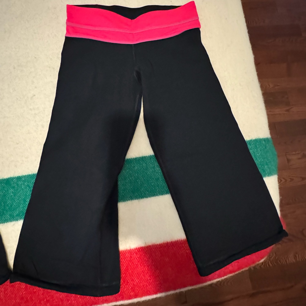 EUC Lululemon Capris Pants- Size 6